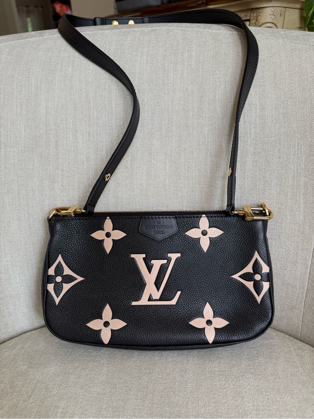 Louis Vuitton | Logo Bag - Picture 2 of 11